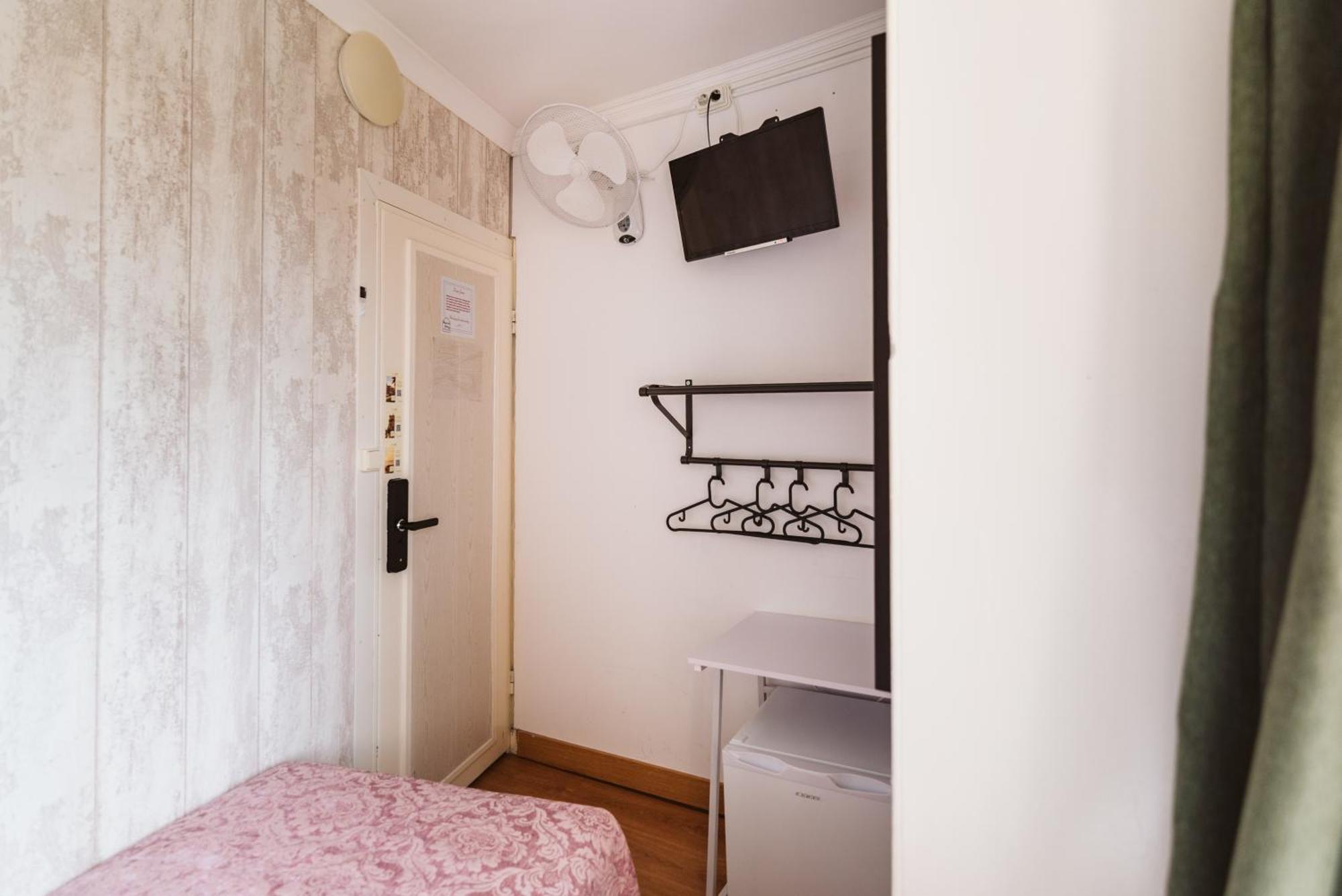 Single Room Private External Bathroom
