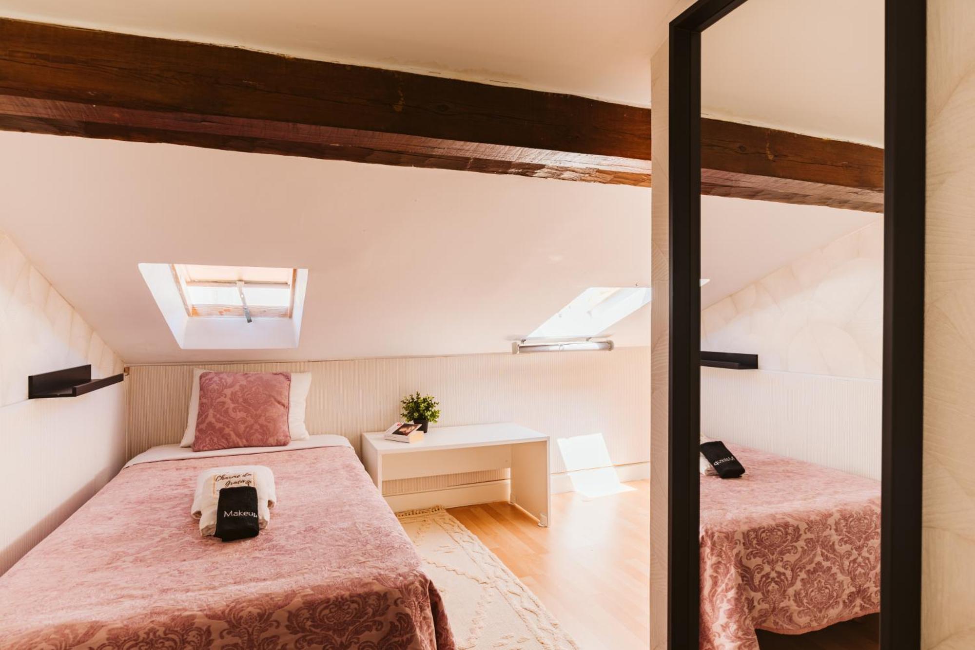 Attic Single Room Private Bathroom