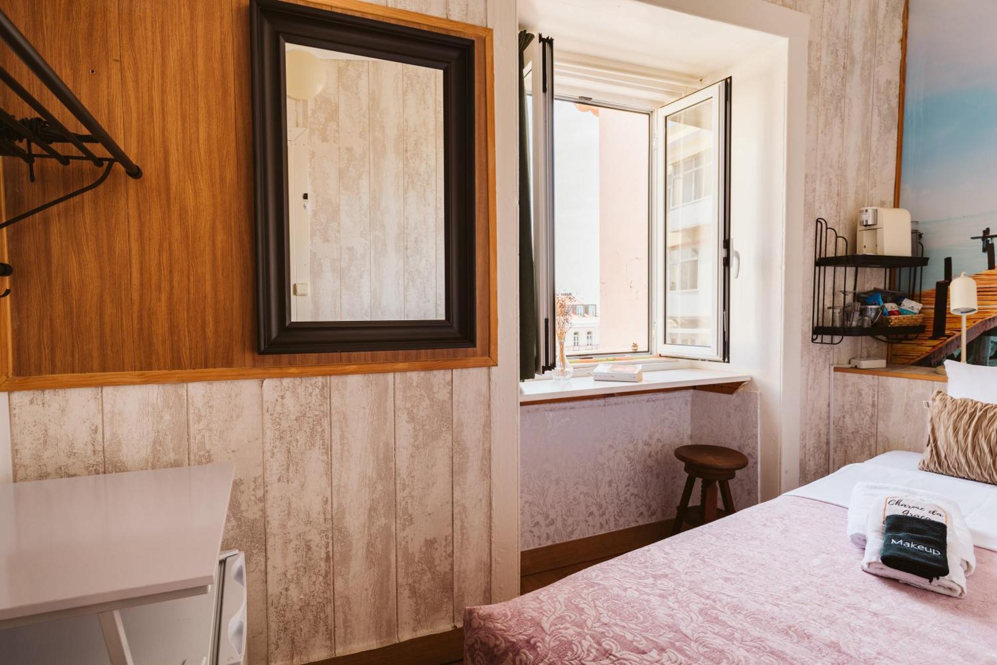 Single Room Private External Bathroom