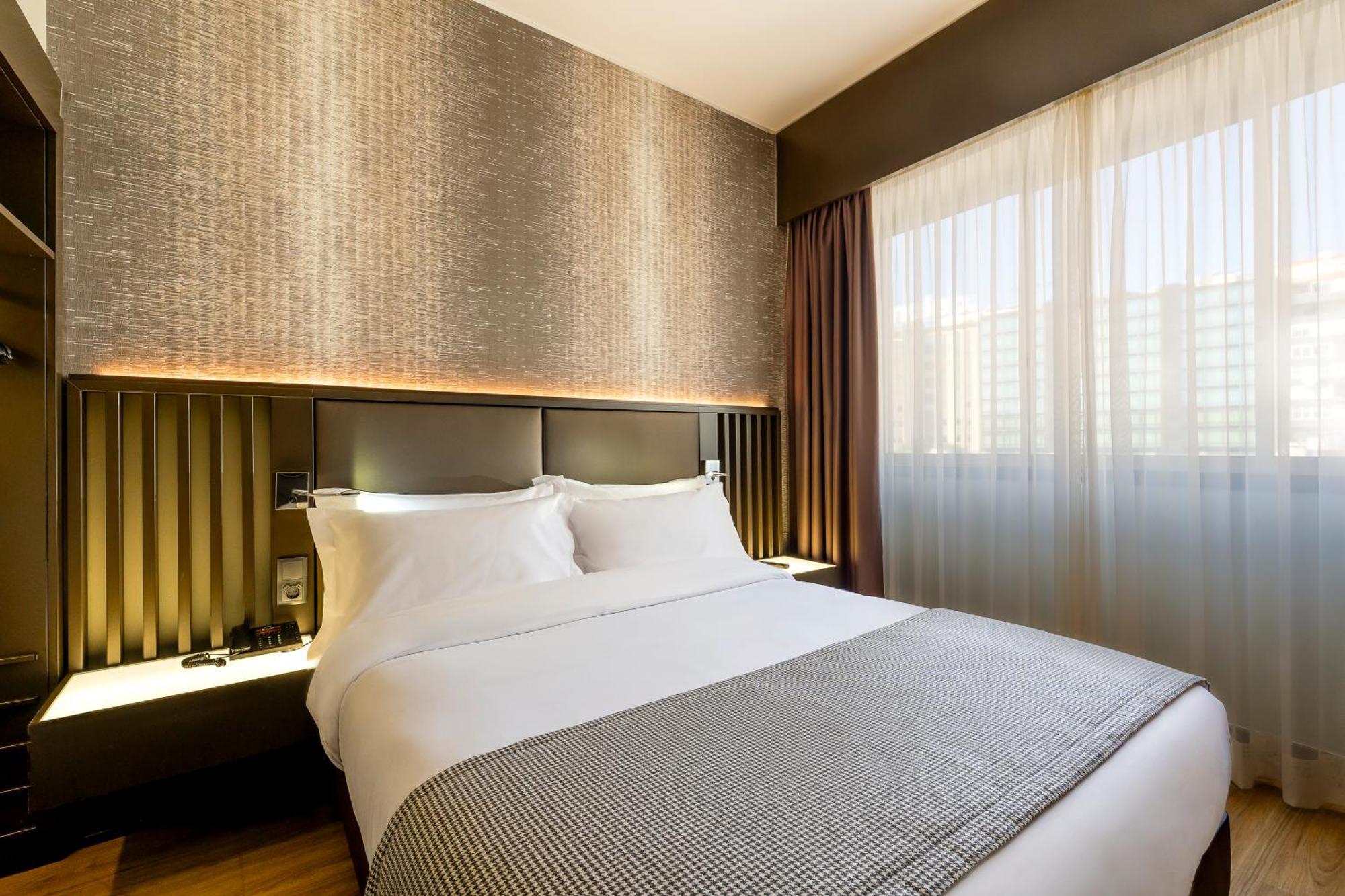 Standard Queen Room