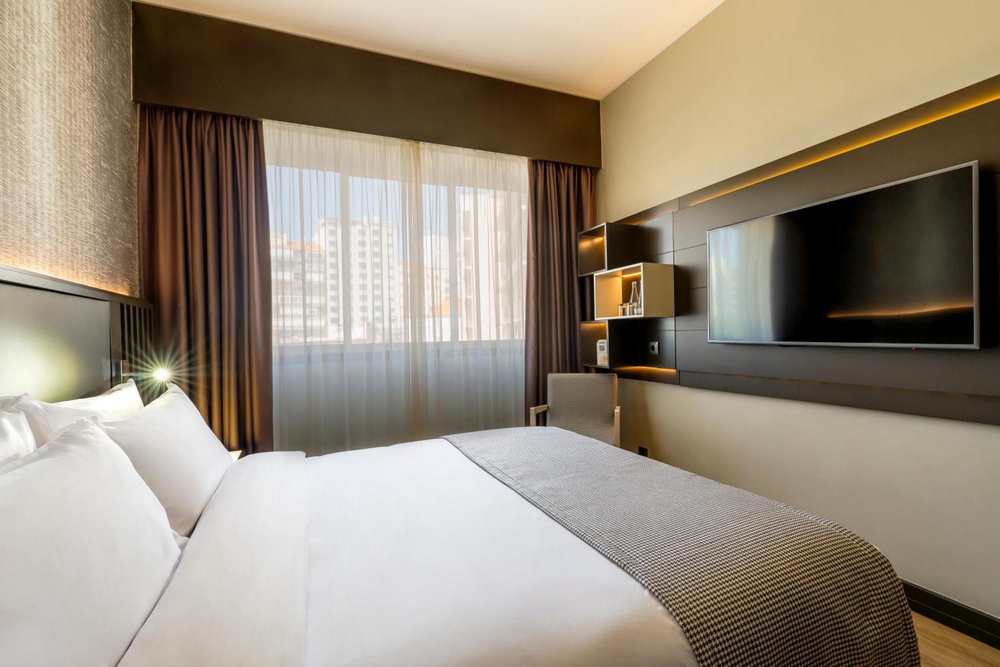 Standard Queen Room