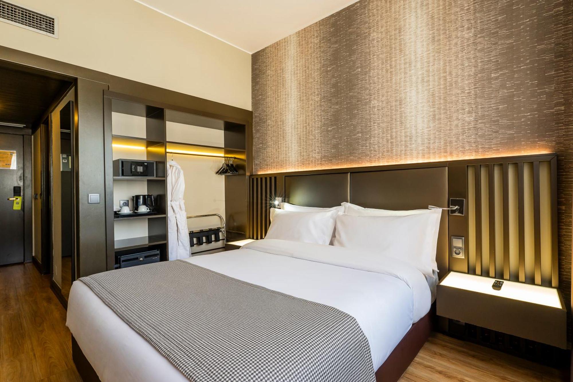 Standard Queen Room
