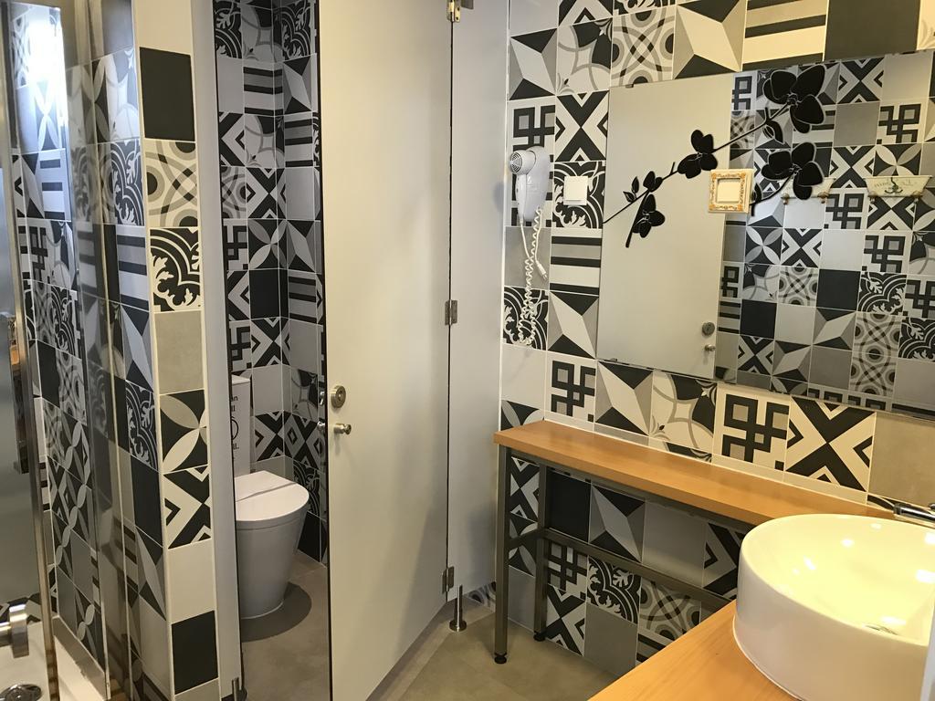 Family Room Private Bathroom