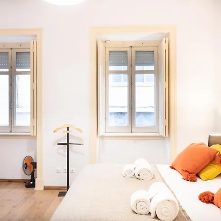 Central Apartment With Terrace By Lovelystay-3