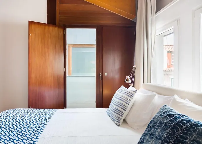 Architect-Designed Loft In A Historic Hilltop Neighborhood Lissabon